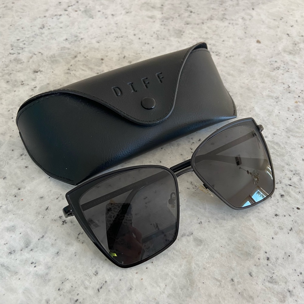Black Becky DIFF Sunglasses